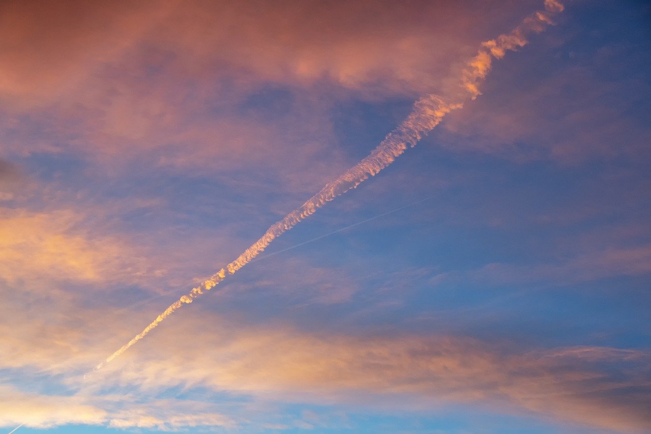 clouds, sunset, airplane wake-7736966.jpg