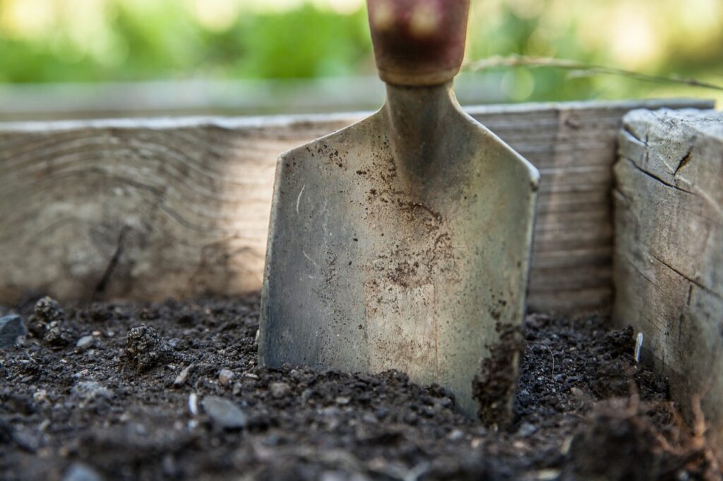 garden, spade, soil-1176406.jpg